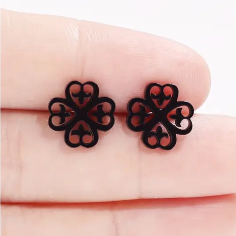 Ornate Heart Flower Black Stud Earrings